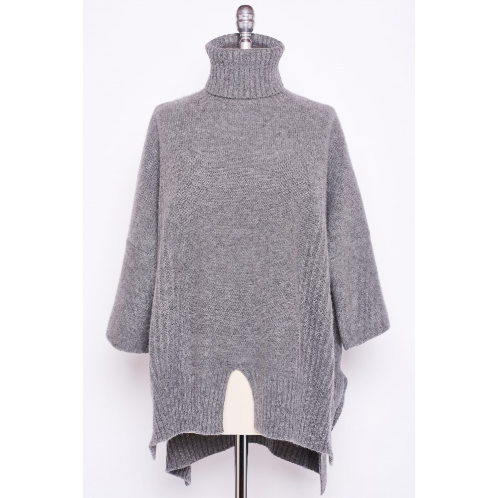 hjemme Mince Datter soft and pure cashmere poncho made in Tuscany with high turtle neck